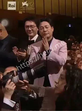 辛芷蕾获奖时张颂文的表情